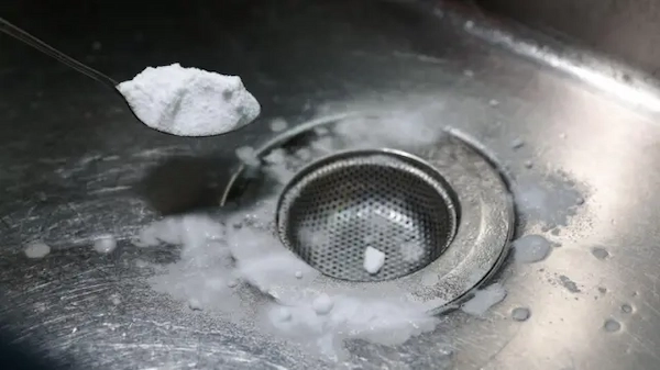 Aplicar bicarbonato de sodio con agua quitar óxido en metal